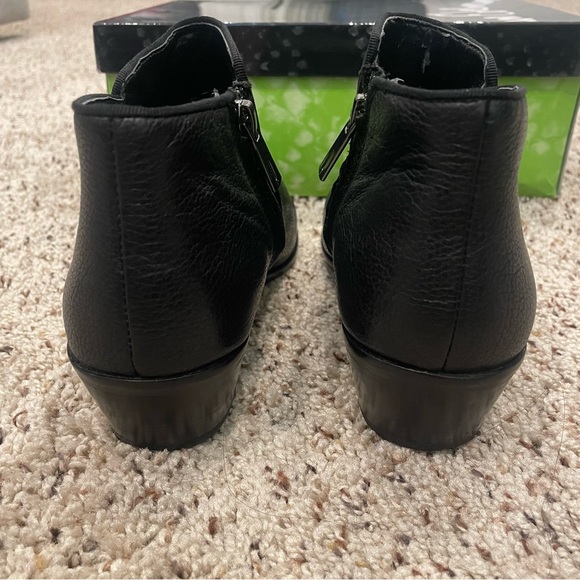 Sam Edelman Petty Bootie in Black Leather, size 6 - Picture 7 of 9
